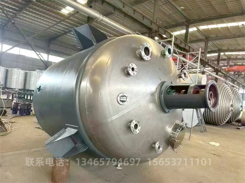 不銹鋼夾套反應(yīng)釜..jpg