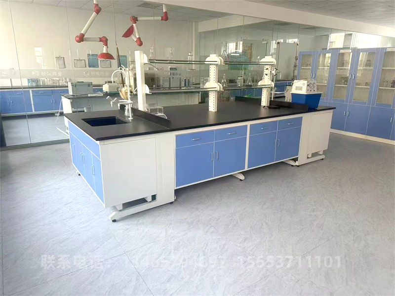 實驗室工作臺.jpg
