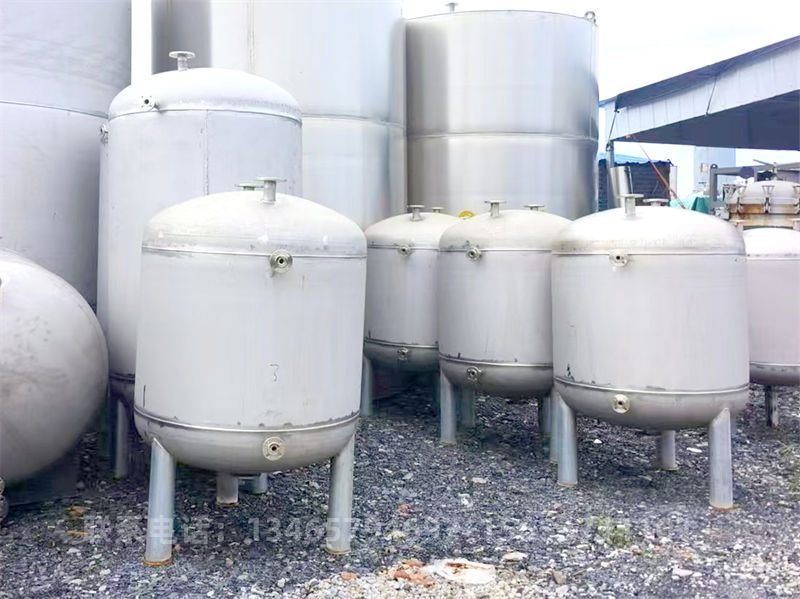 小型不銹鋼壓力儲罐.jpg